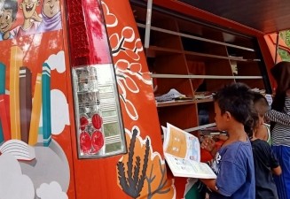 Mobile Library to Support Children in Lombok