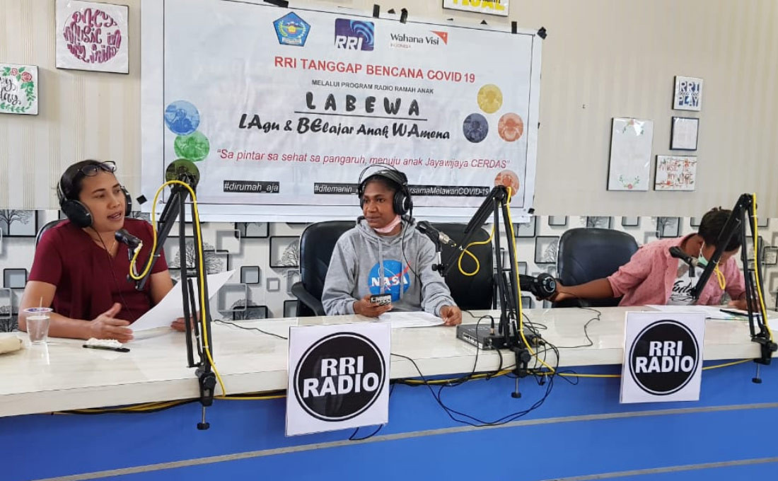 Labewa Radio Broadcast Program Accepted Award from Indonesian Broadcasting Commission 
