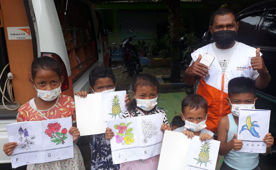 Mobile Library Brings Joy to the Children on the Slope of Mount Semeru