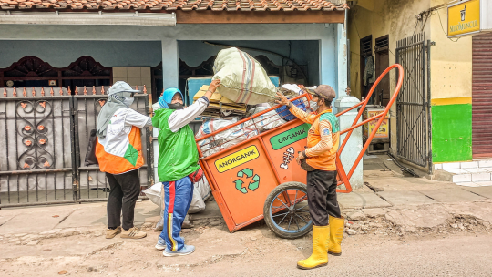 Why Community Movements Need More Attention in Fighting Waste in Indonesia 