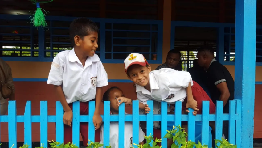 Pentingnya Mengajarkan Bunyi Dasar Setiap Huruf Saat Anak-Anak Papua Belajar Membaca