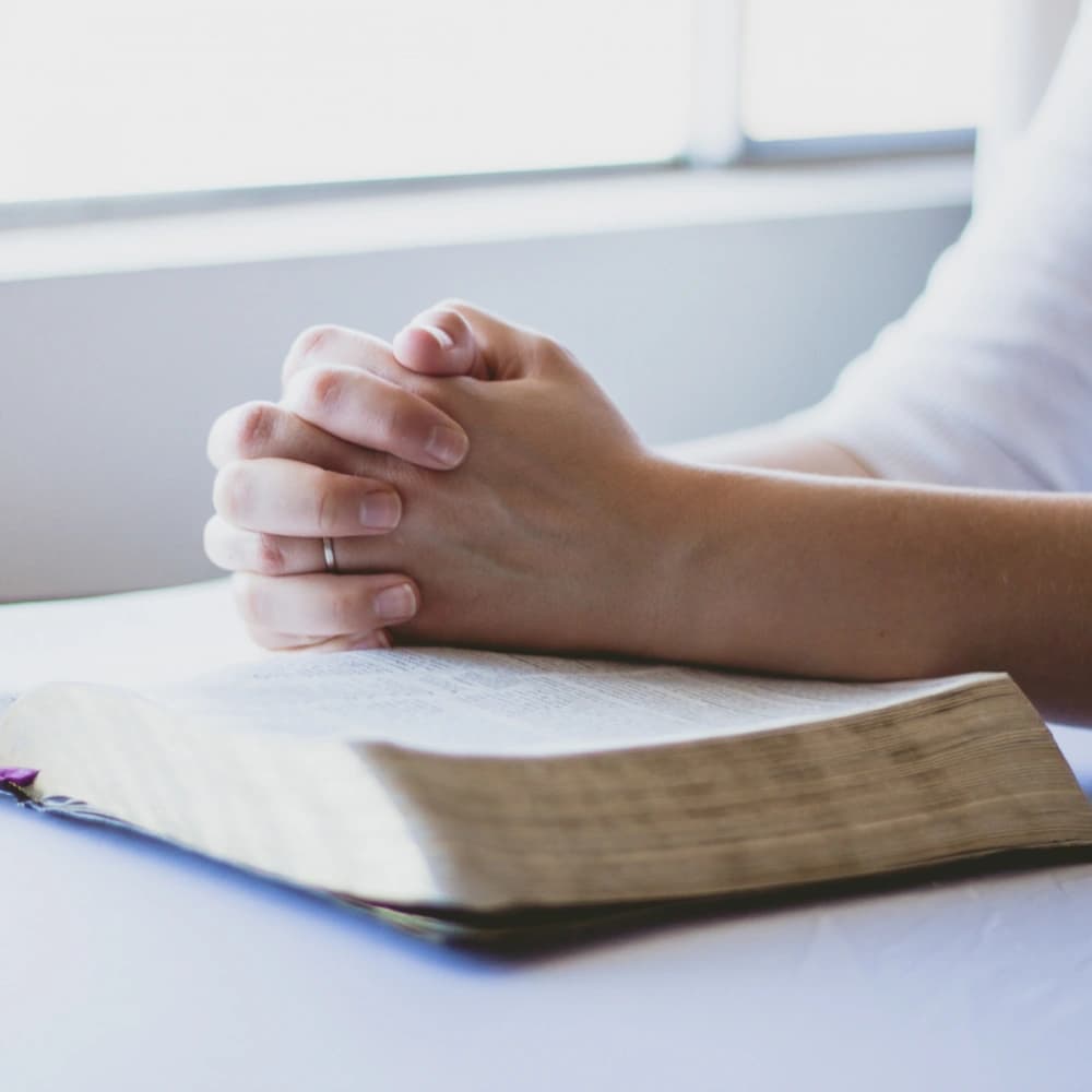 1. Kami Mengikuti Yesus 