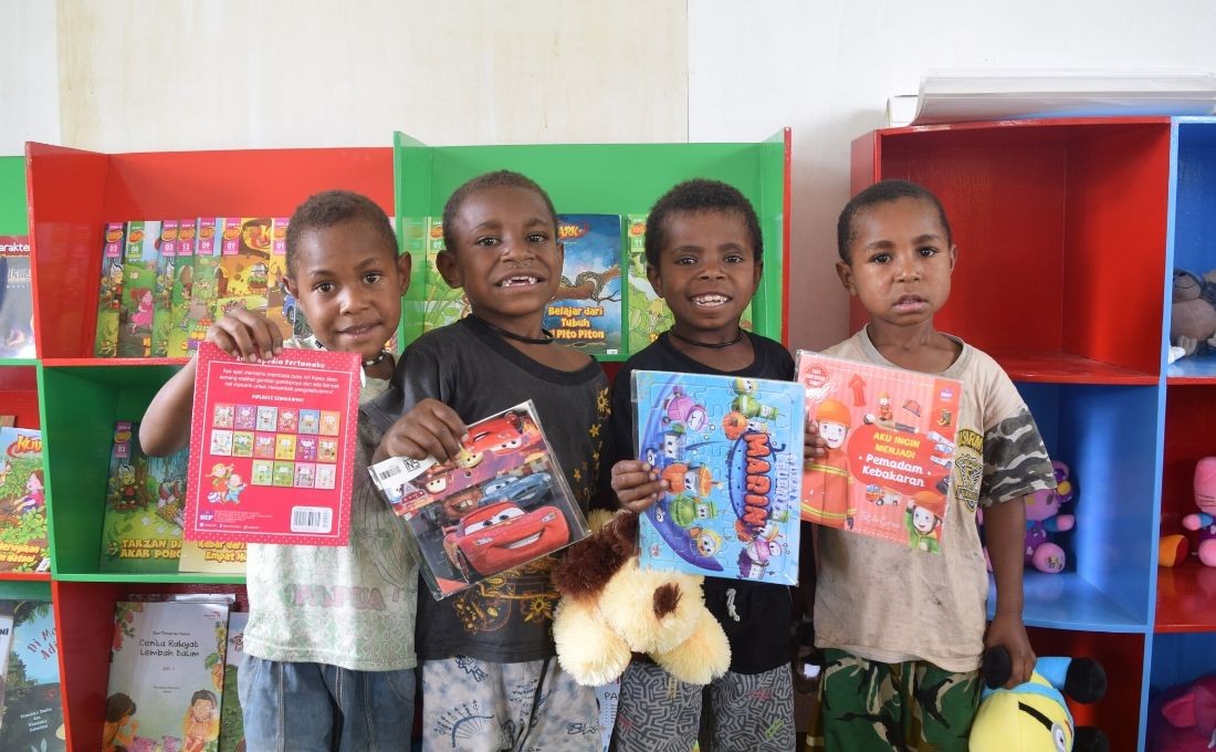 Honai Baca Hadirkan Ratusan Buku Bagi Anak di Pegunungan Tengah