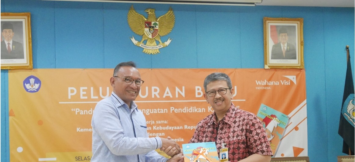 Buku Panduan Praktis Penguatan Pendidikan Karakter Kontekstual Sebagai Instrumen Percepatan Implementasi Penguatan Pendidikan Karakter di Indonesia