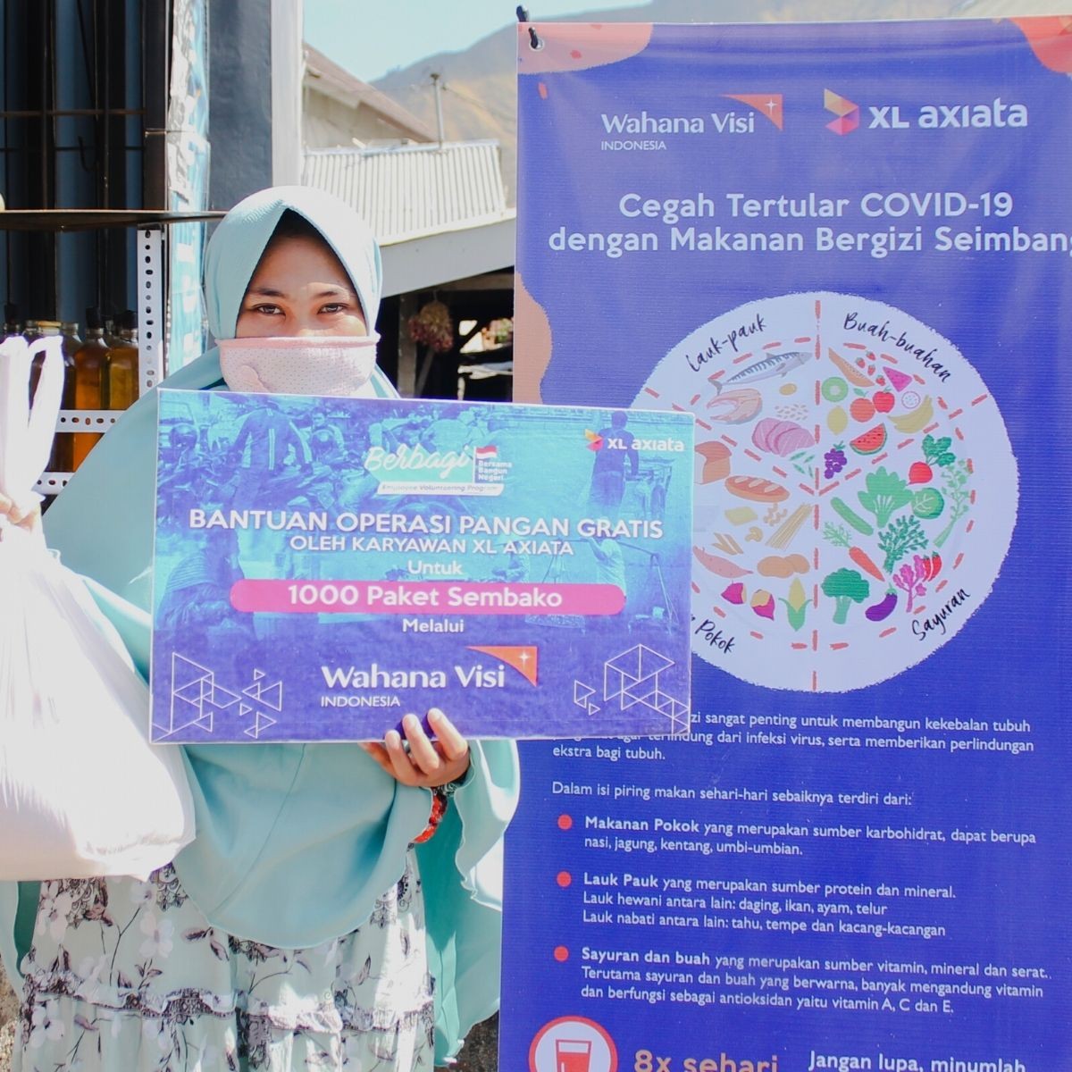 XL Axiata Provides Nutritious Food Aid for People in Kalimantan, NTB and NTT