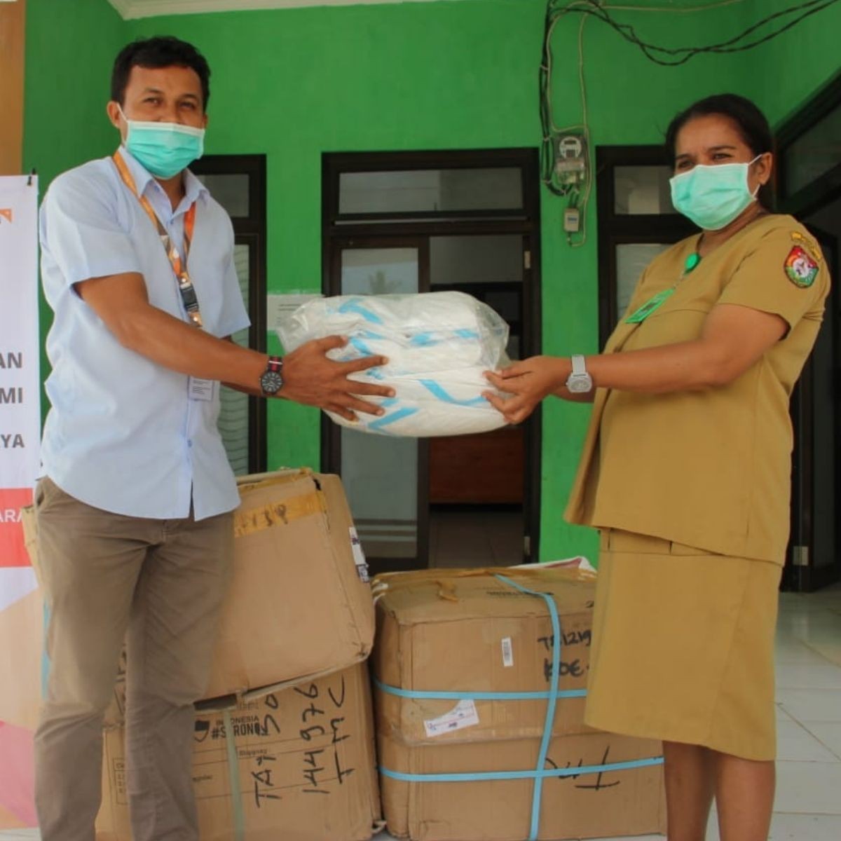 PT MNG Donates Hazmat Suit for Health Care Workers in Southwest Sumba