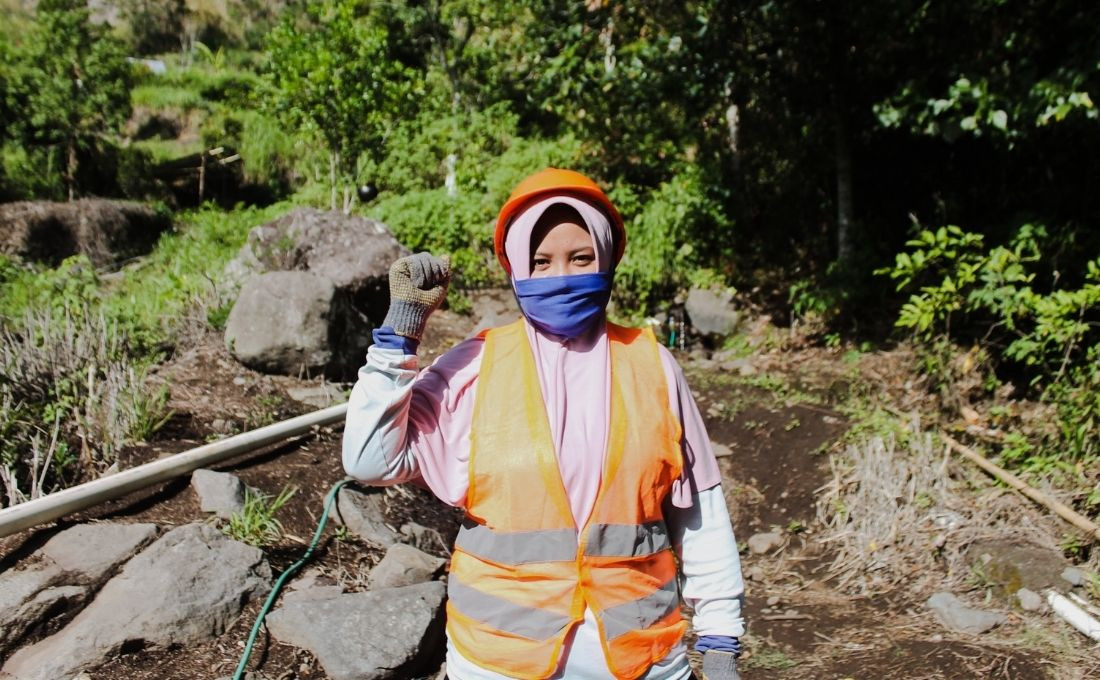 Ketika Perempuan Mendukung Pembangunan Kembali Infrastruktur Lombok Timur