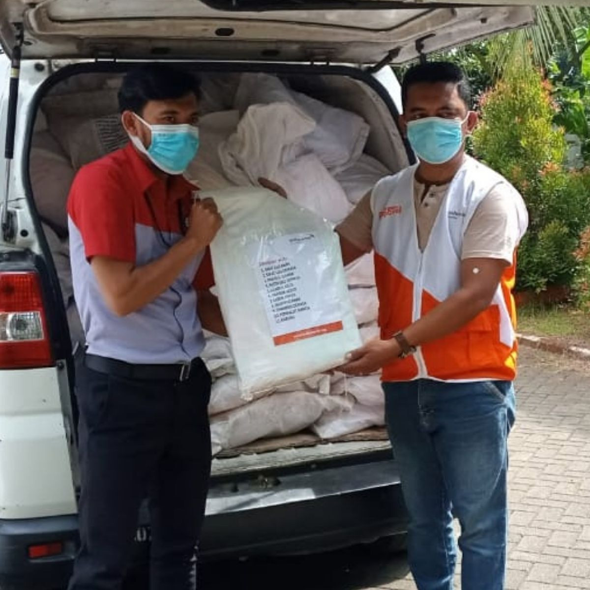 JNE Supports Aid Delivery for Wahana Visi Indonesia to NTT Area