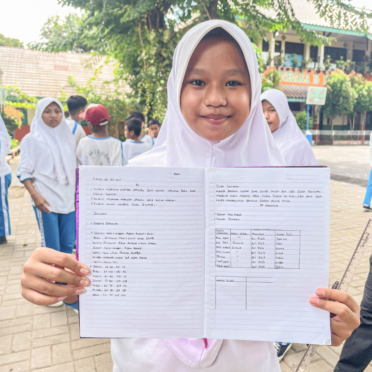 Bukan Curhat, Anak-anak Jakarta Mencatat Jurnal Sehat