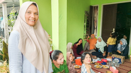 Mama Tia: Menyebarkan Semangat Menabung untuk Sejahtera dan Selamat 